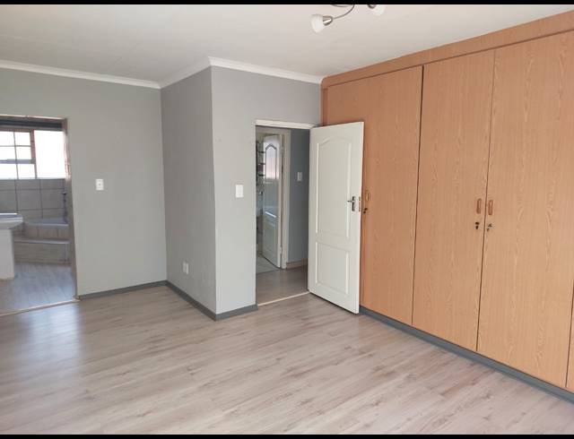 3 BEDROOM APARTMENT FOR SALE IN VAALPARK